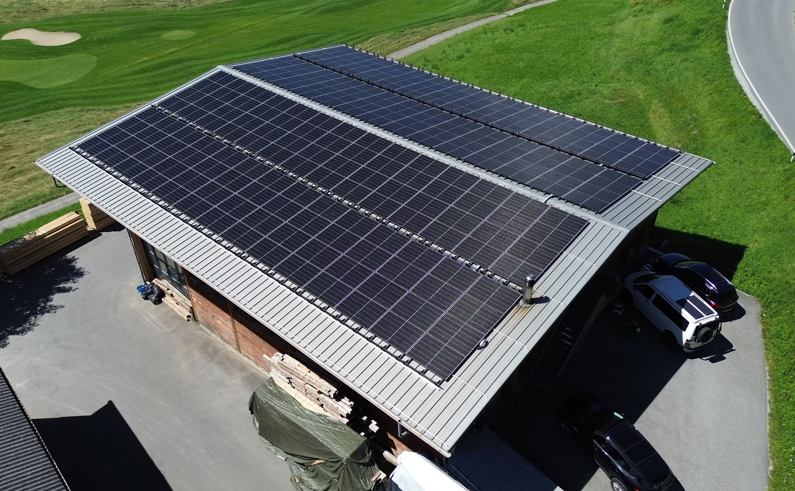 Solar Würenlingen Birchmeier Philipp Baufirma Bau Fassade Solar Holzbau Dach Service Dacharbeiten Zimmerei Terrassen Terassen hinterlüftete Fassade Steildach Ziegel Döttingen Endingen Klingnau Untersiggenthal Baden Brugg Lauffohr Turgi Basel Zürich Wettingen Koblenz